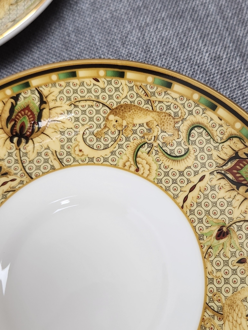 Vintage Wedgwood England Persia Pattern Fine China 7 Piece Saucer Plate set. - Picture 4 of 6